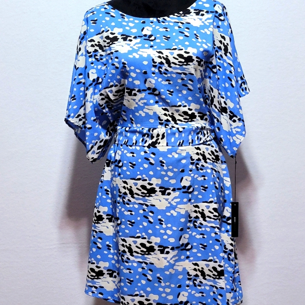 BCBGMaxazria Blue and White Patterned Dress w/ Tie-back Size XL. #762